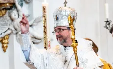 Bischof Bohdan spendet Segen (Foto: Kirche in Not (ACN))