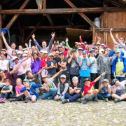Lagergruppe bei der Alpschaukäserei (Stefanie Hug)