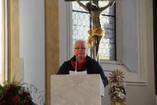 Rechnungsversammlung 25. Mai 2021 (Foto: Fredy Meier): Kirchenpflegerin Saskia Guler informiert &uuml;ber die Rechnung 2020