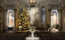 1 Christbaum Stadtkirche St. Nikolaus 2021 (Foto: Mich&egrave;le Rova)