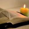 Bibel Lesen Kerze Licht (Foto: Sachbearbeitung/Pixabay)